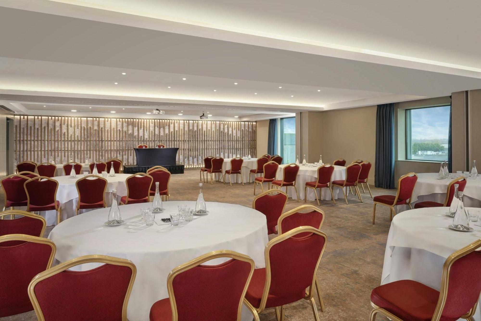 Sheraton Athlone Hotel Exterior photo